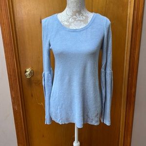 NWOT Hippie Rose lightweight bell sleeved sweater. Size M